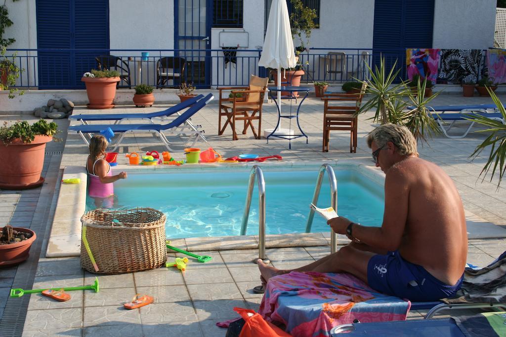 Agia Marina  Helios Hotel מראה חיצוני תמונה