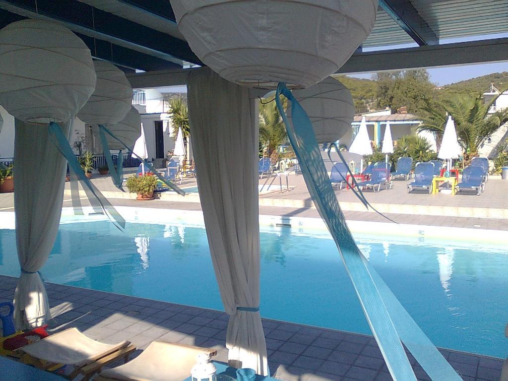 Agia Marina  Helios Hotel מראה חיצוני תמונה
